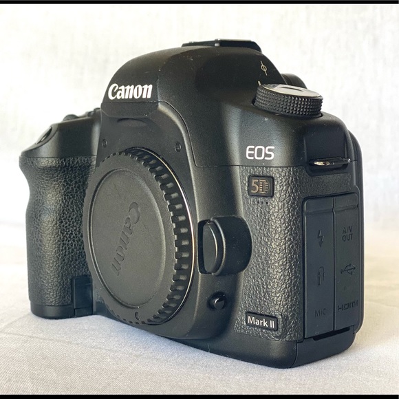 Canon 5D Mark II - Picture 2 of 9